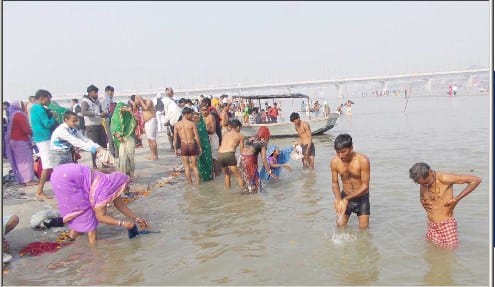 devotees throng at Ganga on Paush Purnima