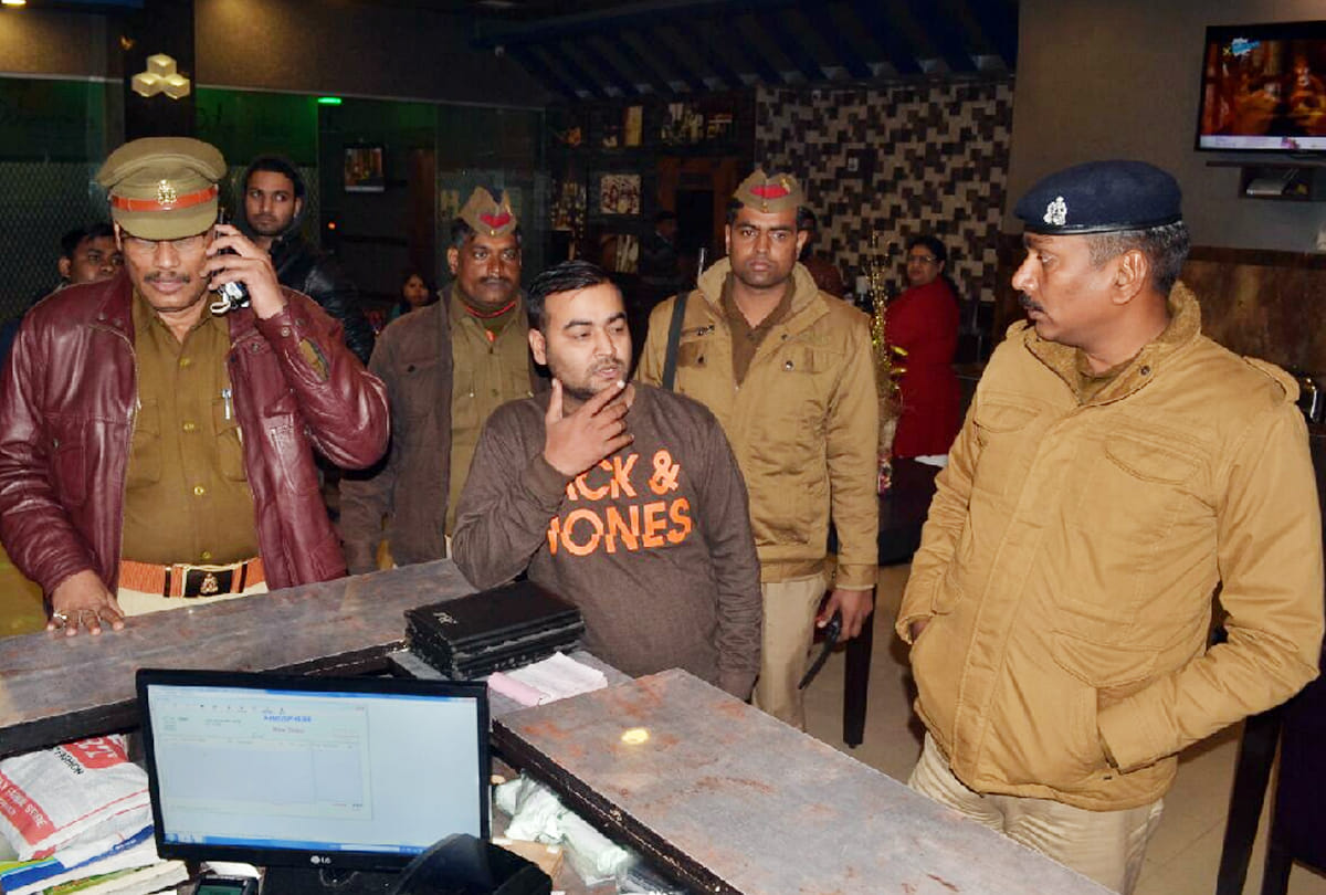hukka bar live report from kanpur by amar ujala team