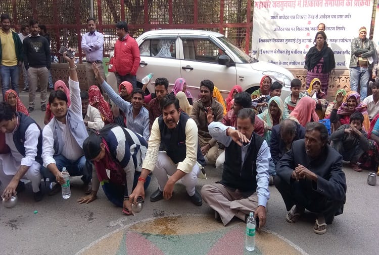 rajasthan- pepole reached jaipur nagar nigam and protest in a unique way