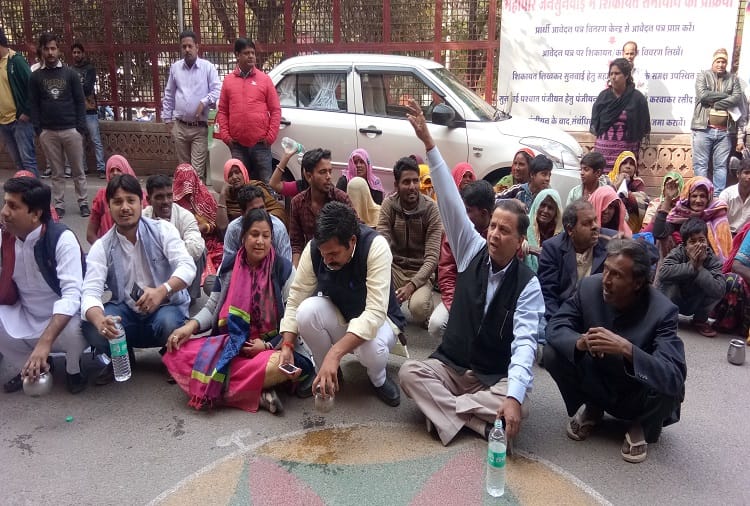 rajasthan- pepole reached jaipur nagar nigam and protest in a unique way