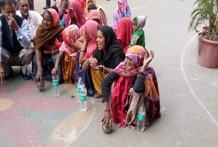 rajasthan- pepole reached jaipur nagar nigam and protest in a unique way