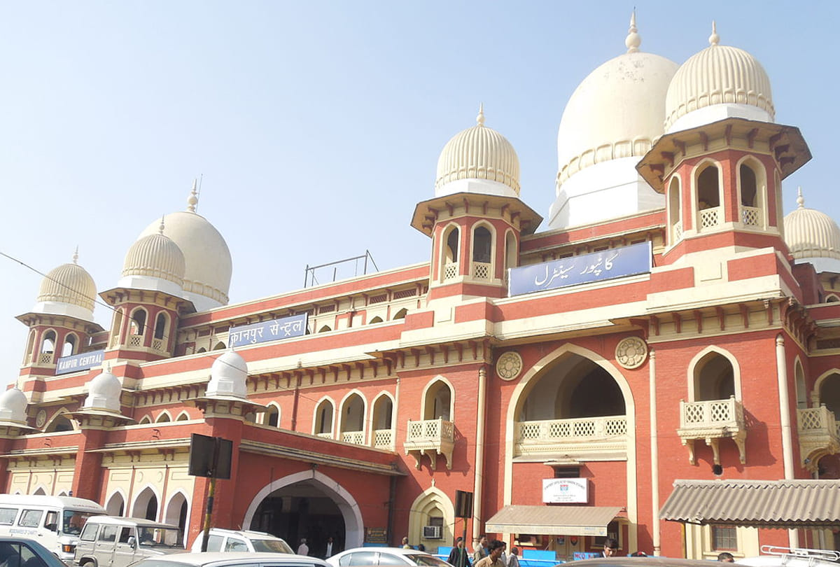 Terror of monkeys on Kanpur Central