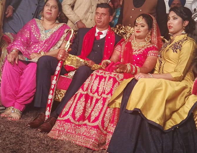 unique marriage in punjab, bride farewell in helicopter