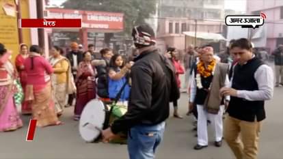 Watch: Drums played outside emergency ward of District Health Hospital in Meerut