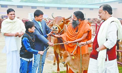   Central agriculture minister radha mohan singh meet baba ramdev in patanjali