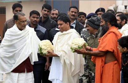   Central agriculture minister radha mohan singh meet baba ramdev in patanjali