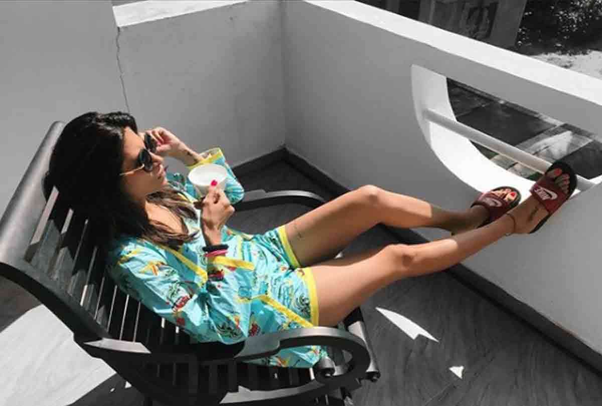 kishwer merchantt welcomes new year in bikini lying on beach