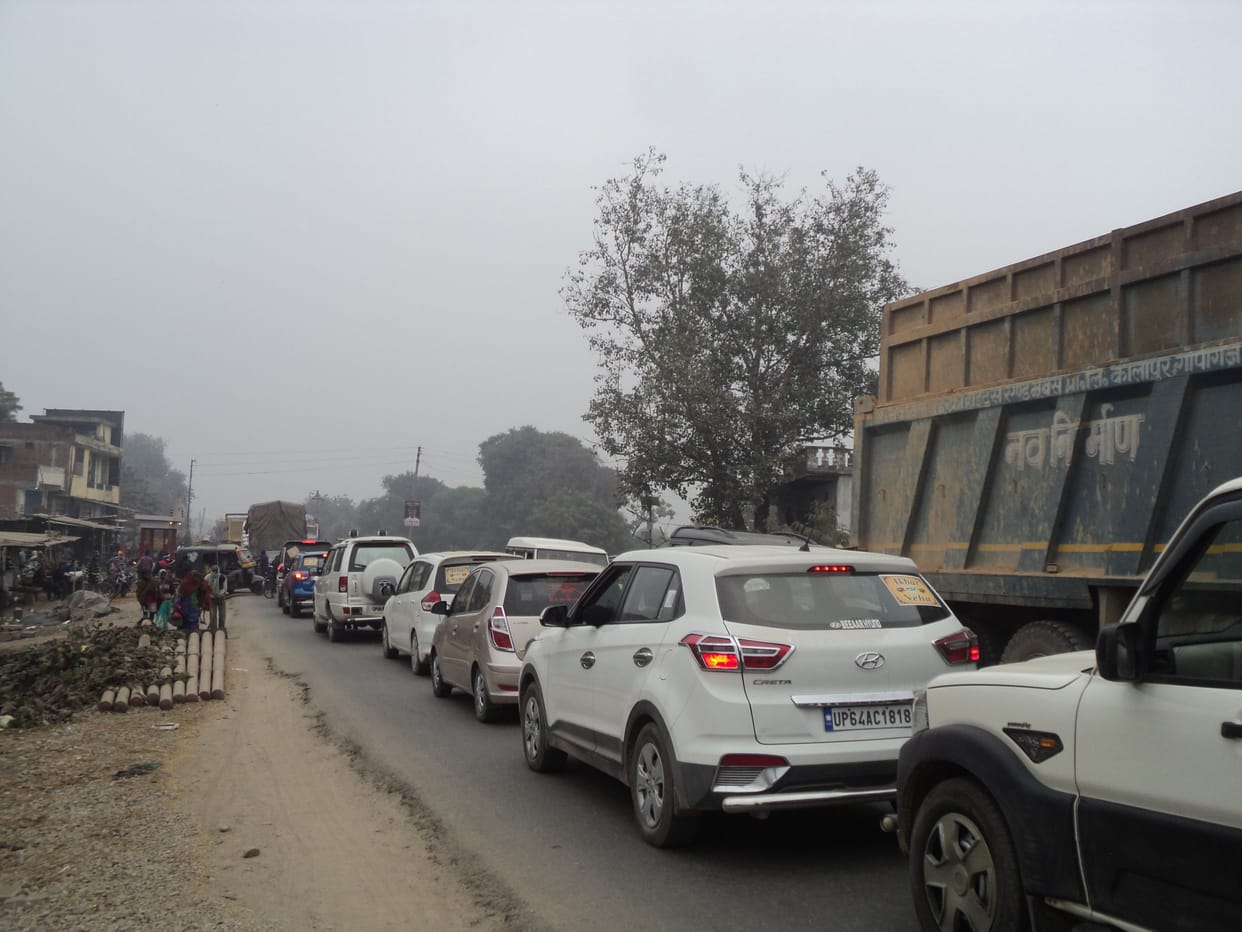 शास्त्री सेतु पर लगा जाम
