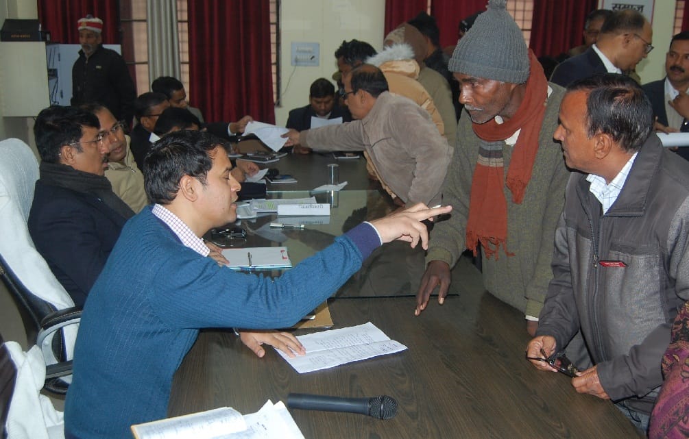 स्क्रीनिंग के बाद डीएम तक पहुंचे फरियादी