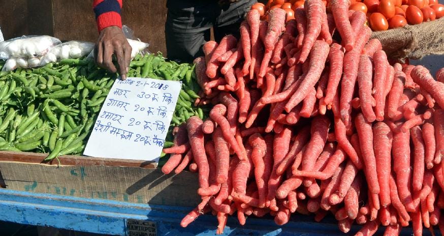 आधे रह गए सब्जियों के दाम, महंगाई हुई कम