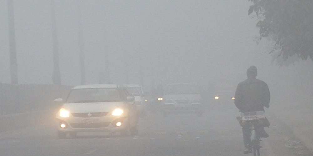 Cold wave sweeping in UP, city covered with fog sheet