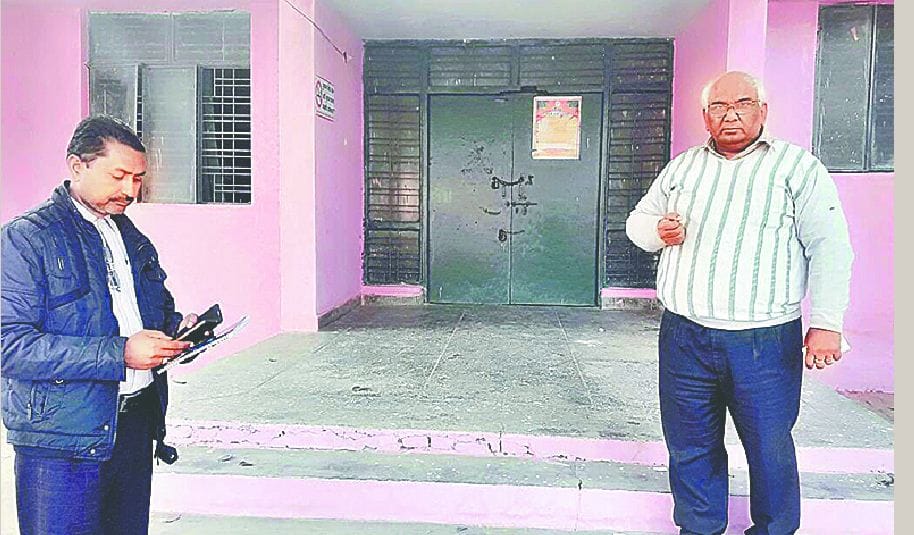 प्रभारी सीएमओ को नवाटेढ़ा अस्पताल में लटकता मिला ताला