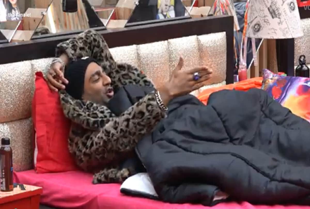 shilpa shinde told akash as doggy of arshi khan in bigg boss 11