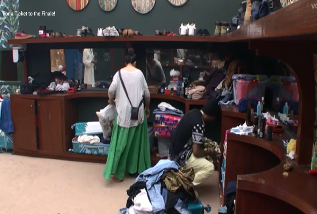 shilpa shinde told akash as doggy of arshi khan in bigg boss 11