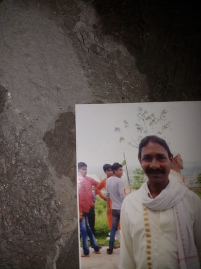 tension in agra after murder of meat businessman 