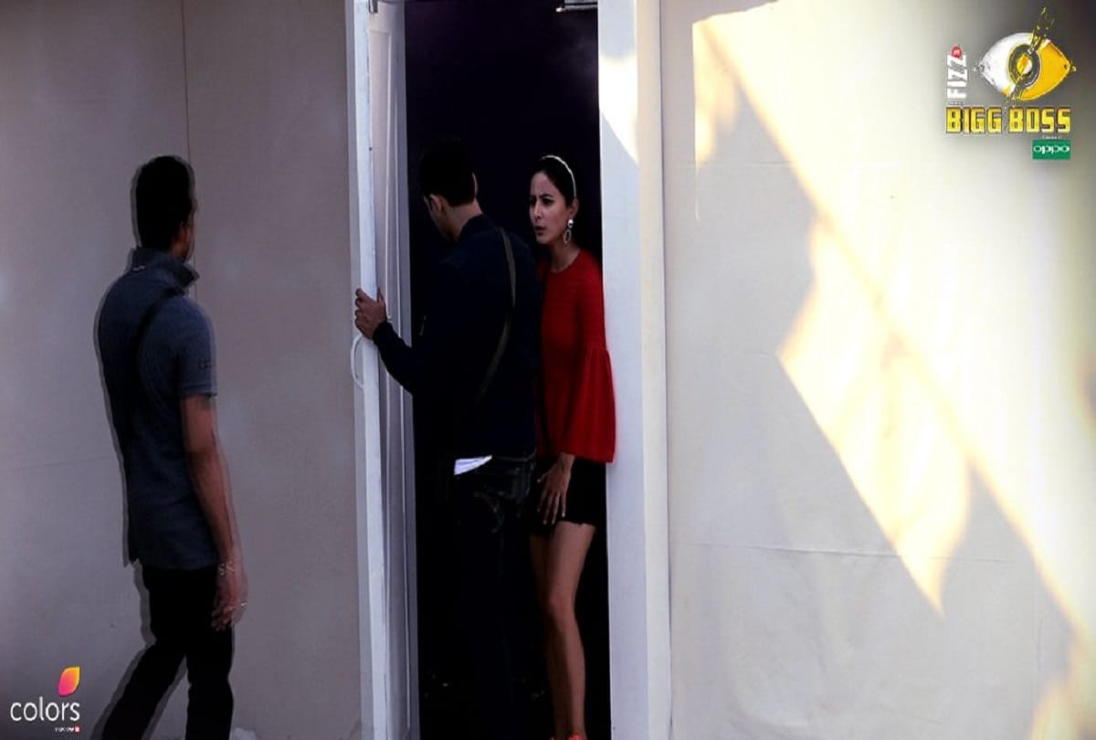 Love Tyagi game planed with hina on her bed in bigg boss house