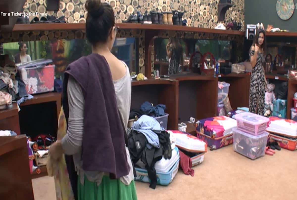 shilpa shinde told akash as doggy of arshi khan in bigg boss 11