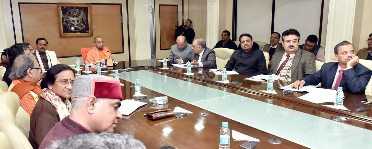  CM Yogi meets with summit Organizing Committee 