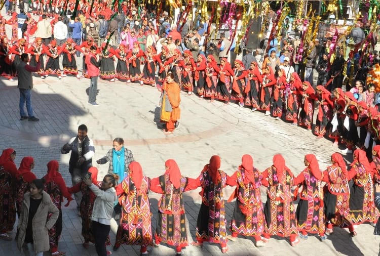 manali winter festival and kullu nati faor beti bachao beti padhao