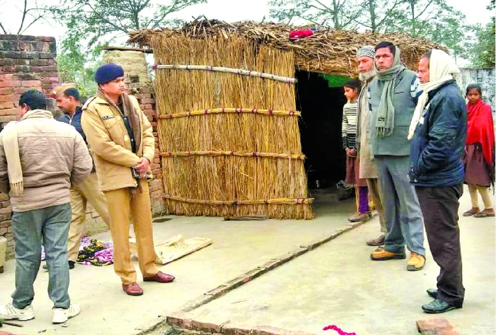 पति ने भाइयों के साथ मिलकर पत्नी को धारदार हथियार से काट डाला