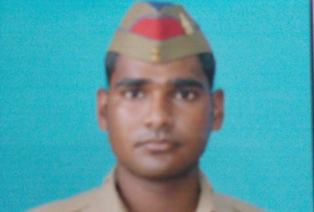 up police constable commit suicide in an affair with a girl 