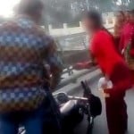 लड़की ने मनचले को पीटा
