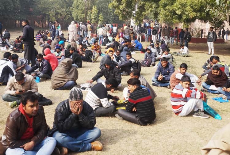 Mphill, btech degree holders applied for peon posts