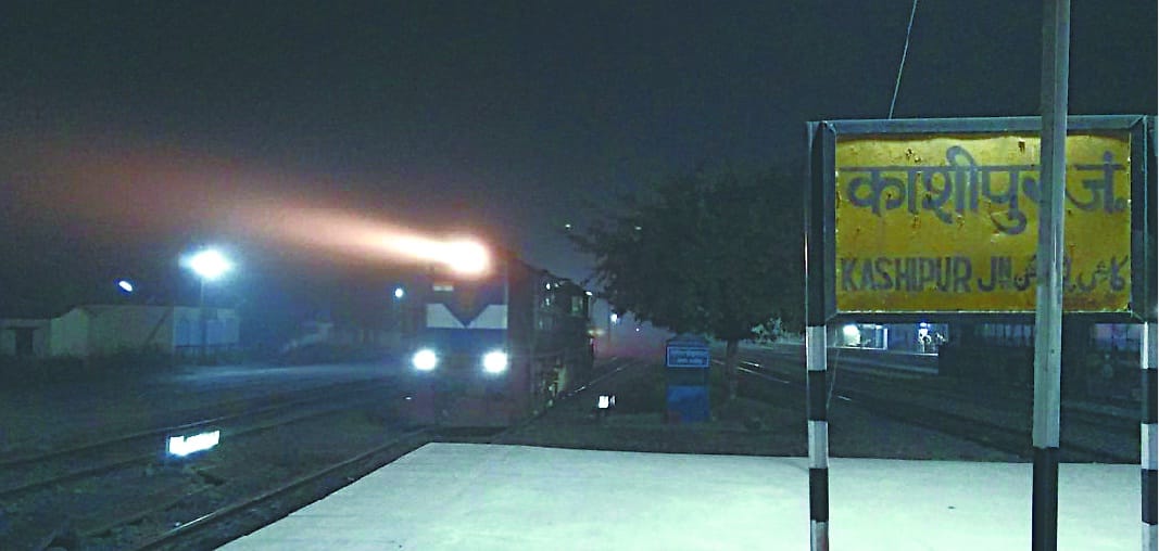 Fog stopped the speed of trains and buses, Delhi flight cancelled