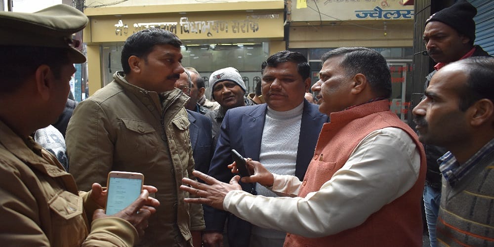 Accused come out wearing police uniform, 6 lakh looted to businessman