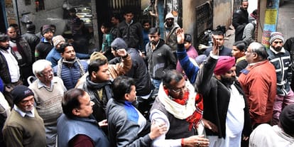 Accused come out wearing police uniform, 6 lakh looted to businessman