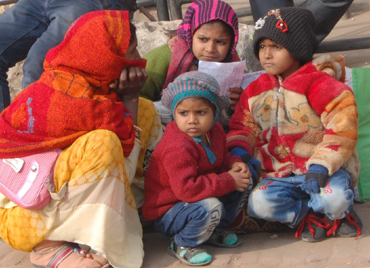 दिन में तल्ख धूप, शाम को गलन