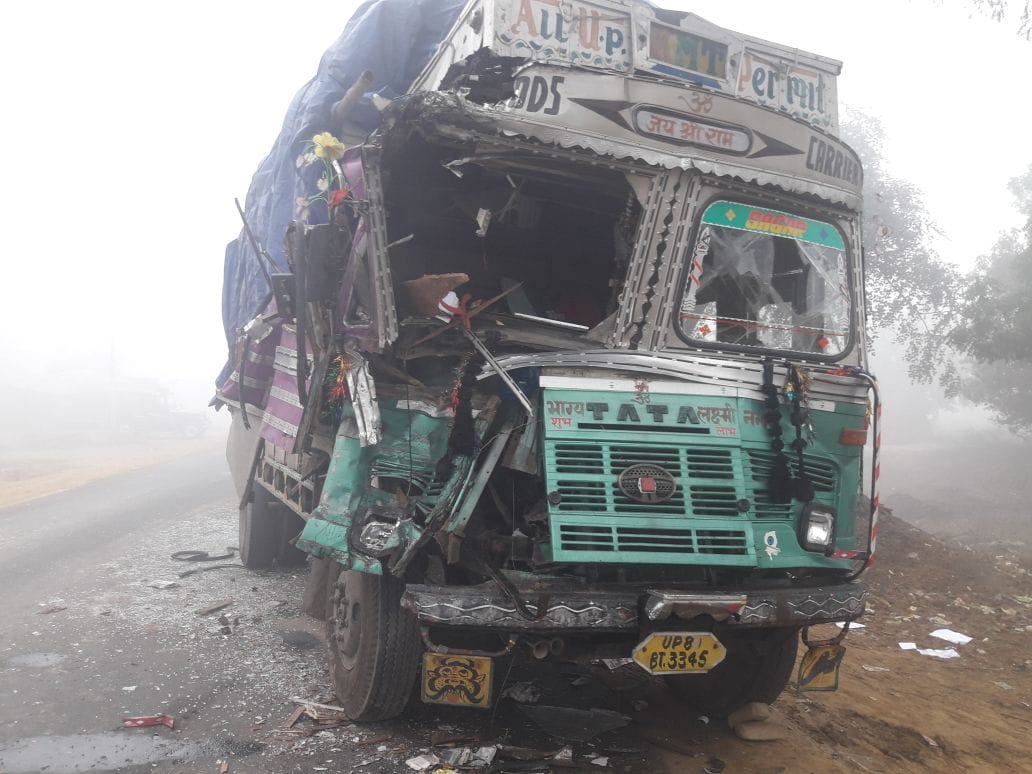 accident due to fog on yamuna expressway mathura