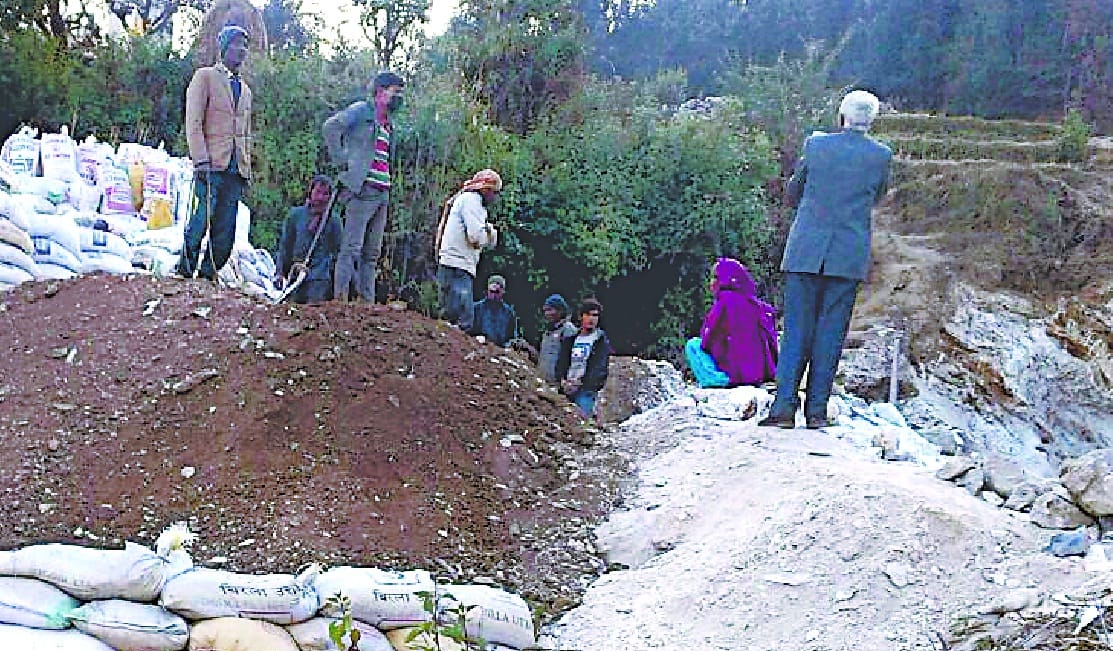 Route of the Khadiya mine being running without permission