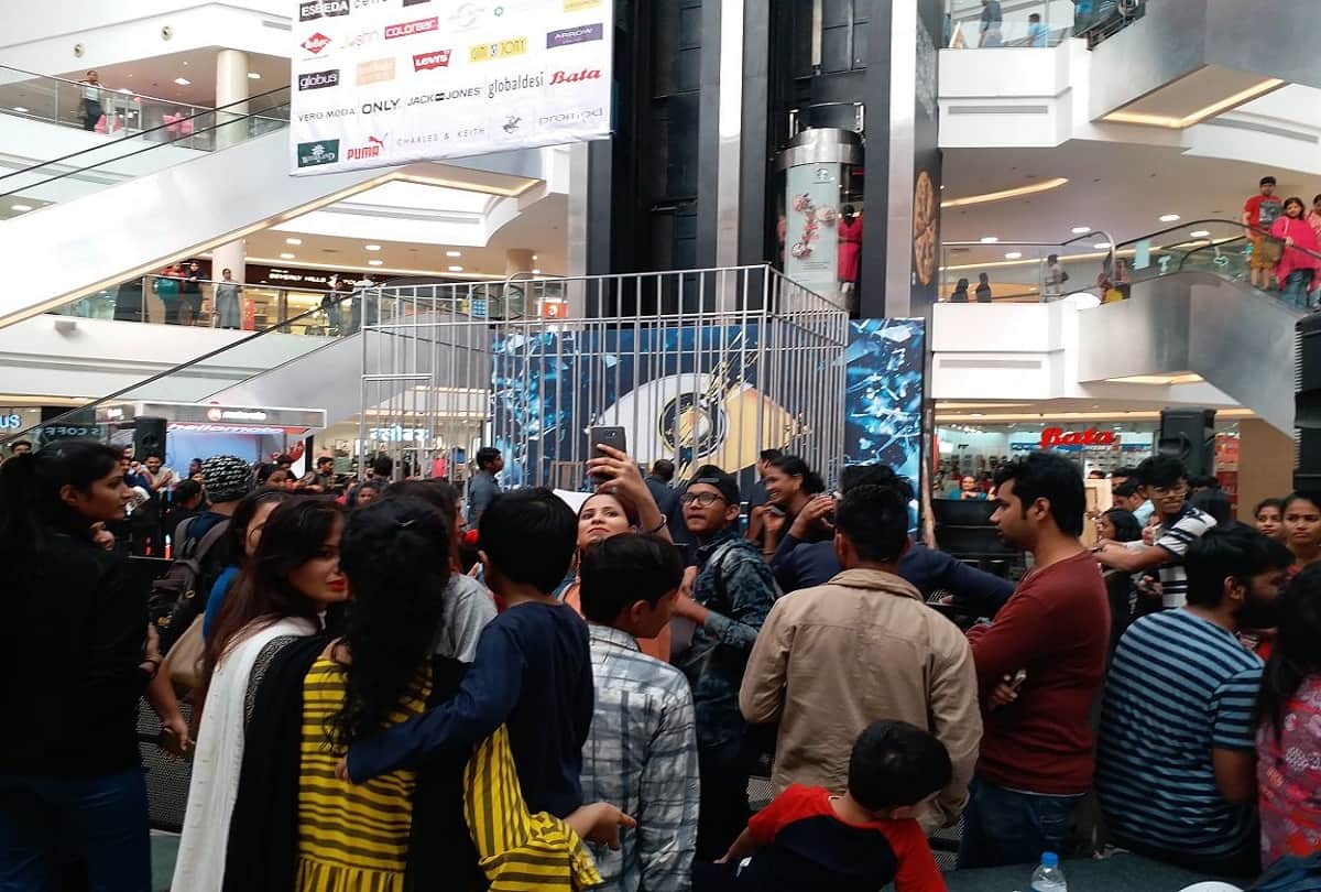 luv tyagi out of the bigg boss 11 show after live public voting in mumbai