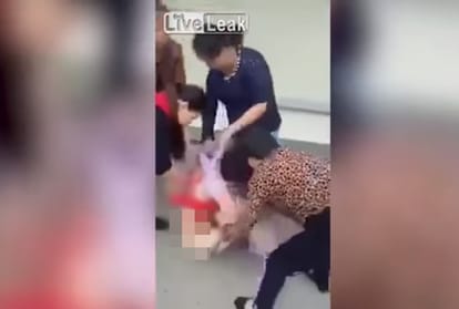 Pregnant woman bitten by four women in China, Video going viral