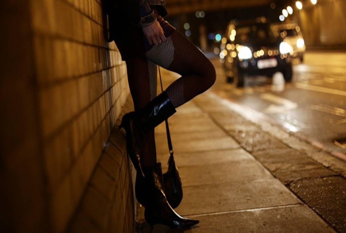 A prostitute back to work in thirty minutes after delivery