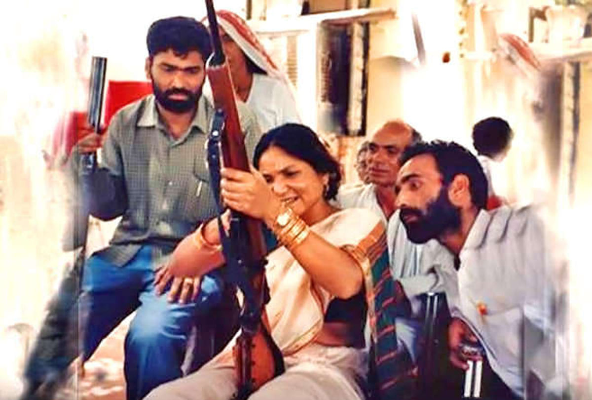 bandit queen phoolan devi mother angry on British Professor 
