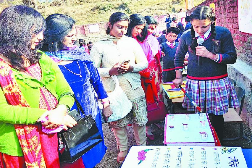 बच्चों ने साइंस मॉडलों से दिया पर्यावरण बचाने का संदेश