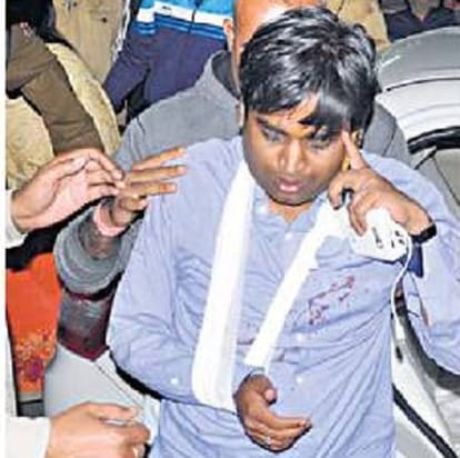 rajasthan barmer dm and sp injured in accident