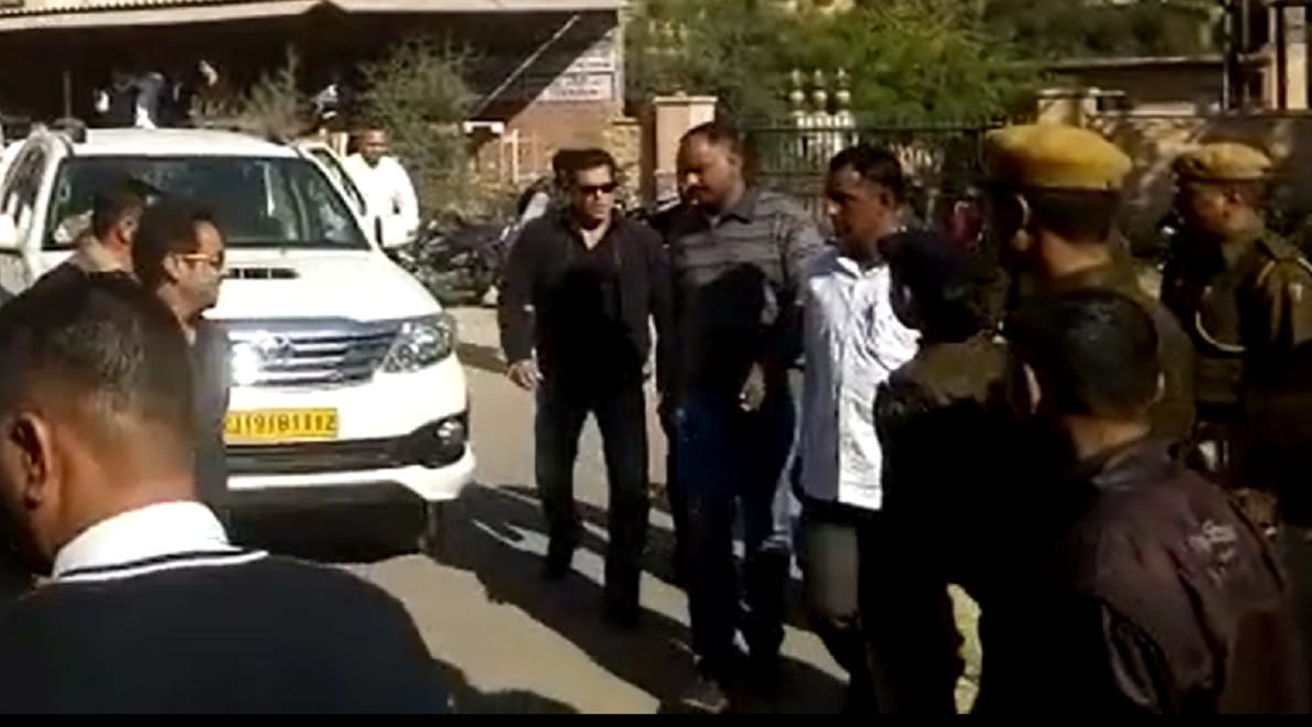actor salman khan reached in jodhpur court
