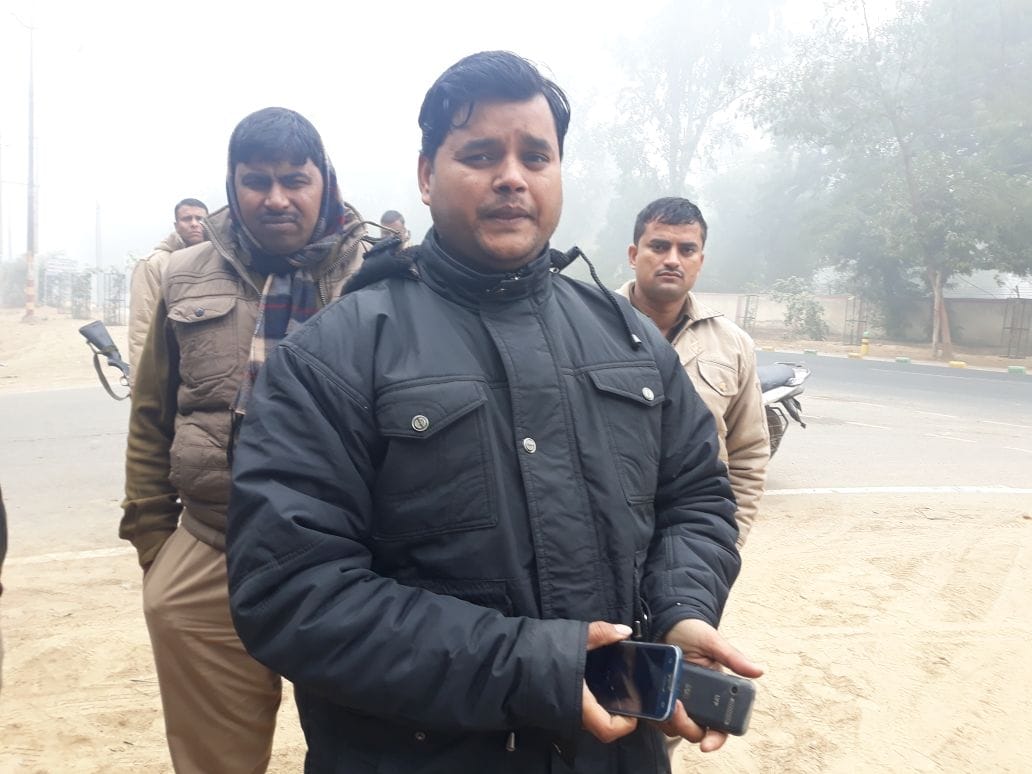 loot in mathura from jewelry worker   