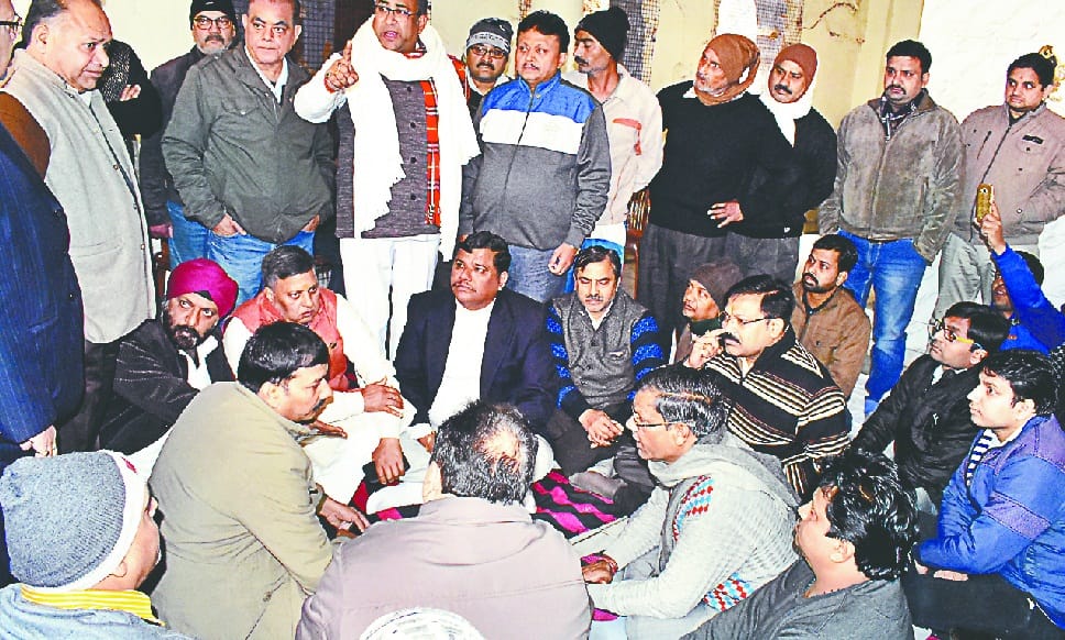 police vaale bataakar saraaf se 6 lakh loote