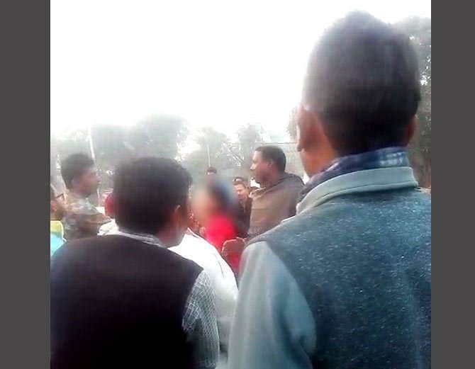molestation, girl beaten up molestator on road in yamunanagar