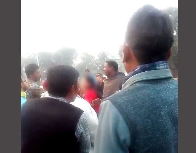 molestation, girl beaten up molestator on road in yamunanagar