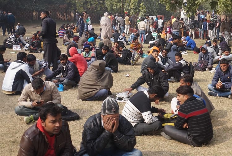 unemployment in india, btech degree holders applied for peon posts