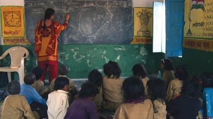 school management commitee will distribute sweater from 6 jan