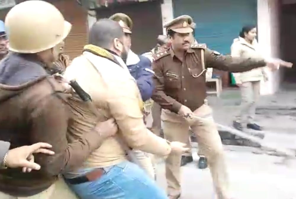 dalit muslim group protest in front of deputy chief minister home in lucknow.