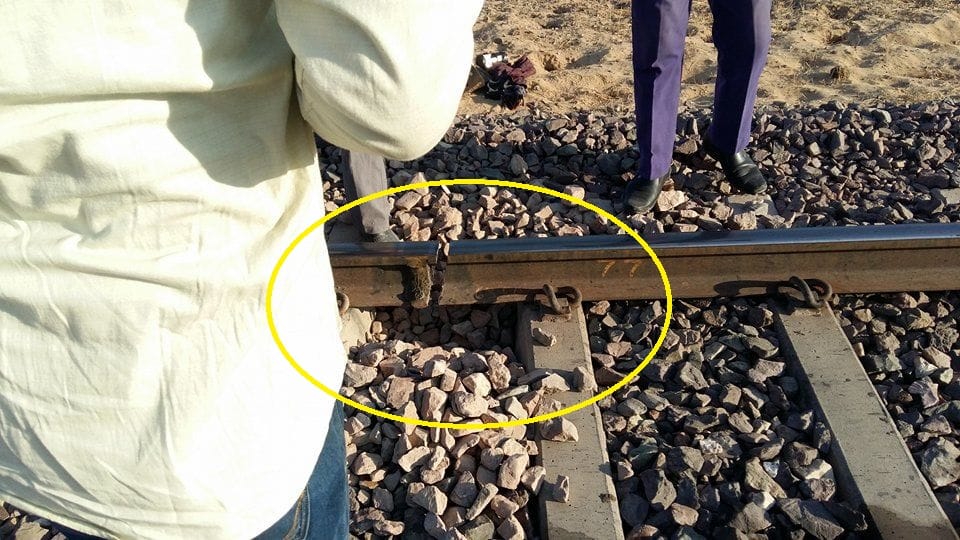 indian railways- a lineman save life of many Passenger in jaisalmer