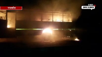 Unidentified miscreants torch bus in Rajkot