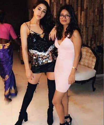 Sara ali khan looking hot in black outfit in Kareena Kapoor Khans Christmas party